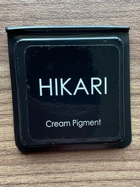 Hikari Cream Pigment Eyeshadow  “Latte”